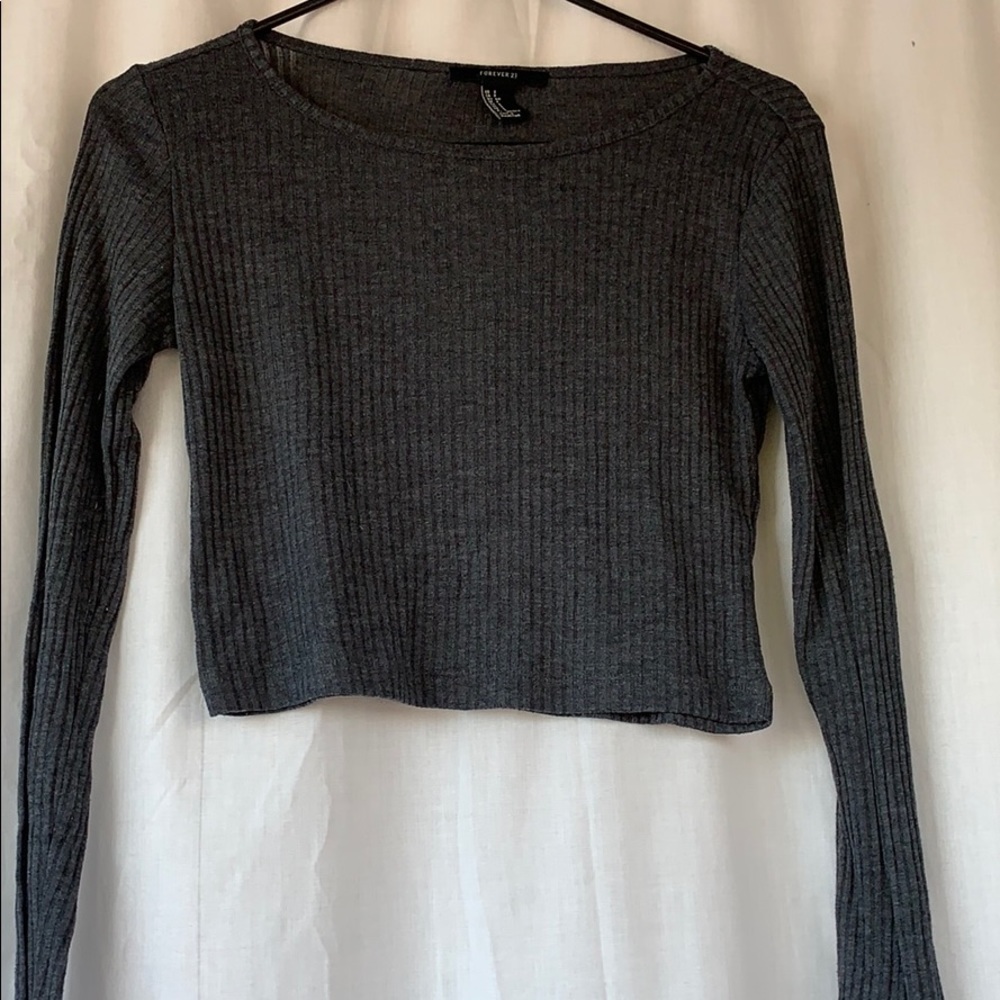 Cropped grey top